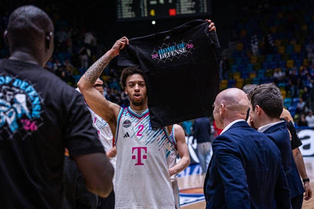 easyCredit Basketball Bundesliga, Frankfurt Skyliners vs Telekom Baskets Bonn, 01 05 2026 Alijah Comithier Telekom Baskets Bonn 2 with the playoff shirt of the Bonn team easyCredit Basketball Bundesliga, Frankfurt Skyliners vs Telekom Baskets Bonn, 01 05 2026, SÜWAG ENERGIE Arena Frankfurt Copyright: xBEAUTIFULxSPORTS Derixx