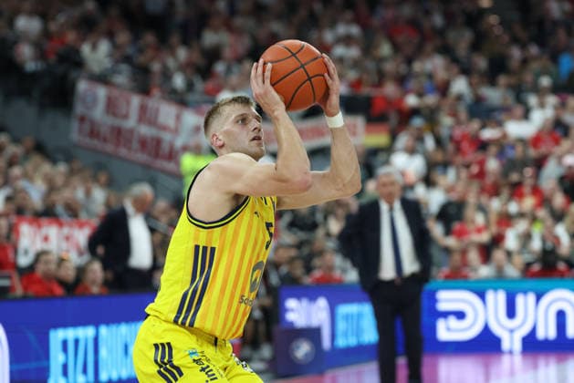 Martin Hermannsson Alba Berlin, 15 with ball, GER, FC Bayern Basketball vs Alba Berlin, Basketball, easycredit Basketball Bundesliga, 27 Matchday, Season 2025 2026, 01 05 2026, GER, FC Bayern Basketball vs Alba Berlin, Basketball, easycredit Basketball Bundesliga, 27 Matchday, Season 2025 2026, 01 05 2026 Muenchen Copyright: xEibner-Pressefoto JennixMaulx EP_JML
