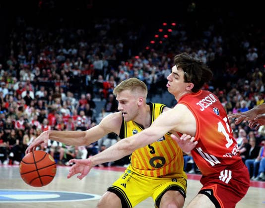 from left Sam GRIESEL Berlin , Justinian JESSUP Muenchen , Basketball,easy Credit Bundesliga, FC Bayern München vs Alba Berlin, , 01 05 26, SAP Garden, Muenchen, Copyright: WolfgangxFehrmann