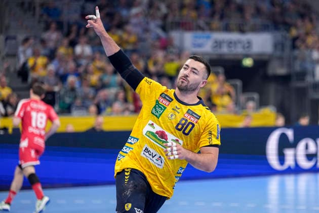 Goalscorer Jannik Kohlbacher RNL, 80 , Rhein Neckar Löwen player, celebrates a goal, cheer, cheering, goal celebration, celebrate the goal, goal, celebration, cheers about the goal, rejoicing, joy, rejoices, optimistic, positive, game scene, highlight, single picture, single photo, action, action, 01 05 2026, Mannheim Germany , Handball, Bundesliga, Rhein Neckar Löwen MT Melsungen xozx