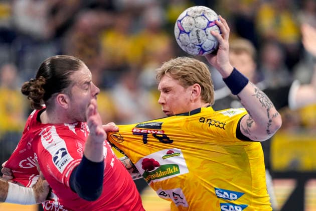 from left Olle Forsell Schefvert MTM, 25 , Edwin Aspenbäck RNL, 78 , duel, duel, tackle, tackling, dynamics, action, action, 01 05 2026, Mannheim Germany , Handball, Bundesliga, Rhein Neckar Löwen MT Melsungen xozx