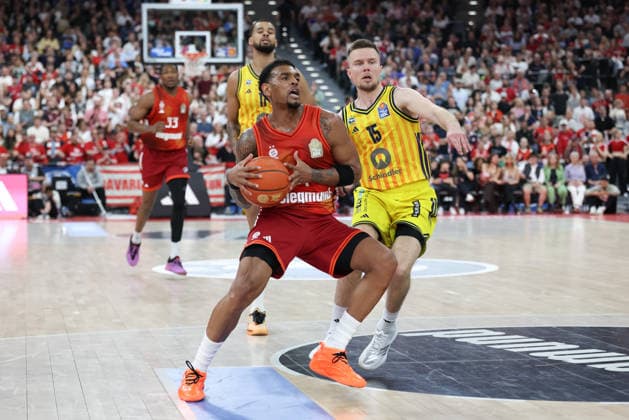Xavier Rathan Mayes FC Bayern Basketball, 04 with Martin Hermannsson Alba Berlin, 15 , GER, FC Bayern Basketball vs Alba Berlin, Basketball, easycredit Basketball Bundesliga, 27 Matchday, Season 2025 2026, 01 05 2026, GER, FC Bayern Basketball vs Alba Berlin, Basketball, easycredit Basketball Bundesliga, 27 Matchday, Season 2025 2026, 01 05 2026 Muenchen Copyright: xEibner-Pressefoto JennixMaulx EP_JML