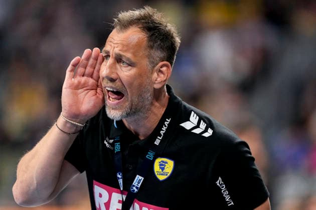 Maik Machulla coach, head coach, RNL , gives instructions, gestures, gesticulates with arms, single image, single photo, action, action, is angry, shouting, screaming, shouting, 01 05 2026, Mannheim Germany , Handball, Bundesliga, Rhein Neckar Löwen MT Melsungen xozx