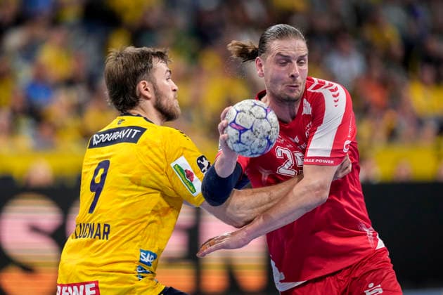 from left Steven Plucnar Jacobsen RNL, 9 , Olle Forsell Schefvert MTM, 25 , duel, duel scene, duel, tackle, tackling, dynamics, action, action, 01 05 2026, Mannheim Germany , Handball, Bundesliga, Rhein Neckar Löwen MT Melsungen xozx
