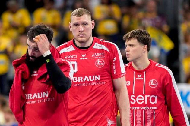 from left Ruben Marchan Criado MTM, 2 , Dainis Kristopans MTM, 10 , Aaron Mensing MTM, 33 , MT Melsungen player, disappointed about the defeat, disappointment after the final whistle, highlight, loser, lost, frustration, disappointed, pessimistic, 01 05 2026, Mannheim Germany , Handball, Bundesliga, Rhein Neckar Löwen MT Melsungen xozx