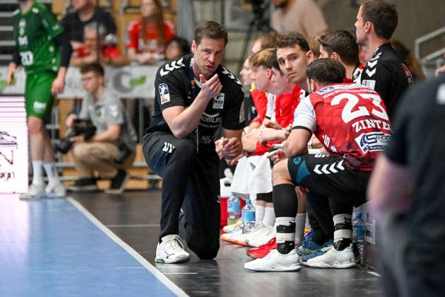Mark Bult HSG Nordhorn Lingen, Coach talks to the bench HSG Nordhorn Lingen vs Eulen Ludwigshafen, Handball, 2 Bundesliga, Matchday 30, Season 2025 2026, 01 05 2026, HSG Nordhorn Lingen vs Eulen Ludwigshafen, Handball, 2 Bundesliga, Matchday 30, Season 2025 2026, 01 05 2026 Lingen Copyright: xEibner-Pressefoto RobertxGertzenx EP_RGN