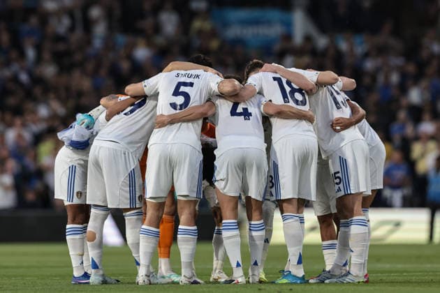 Premier League: Leeds United v Burnley Leeds United team huddle during the Premier League match Leeds United vs Burnley at Elland Road, Leeds, United Kingdom on 01 May 2026 (Photo by Mark Cosgrove News Images) Leeds Elland Road West Yorkshire United Kingdom Copyright: xMarkxCosgrove NewsxImagesx
