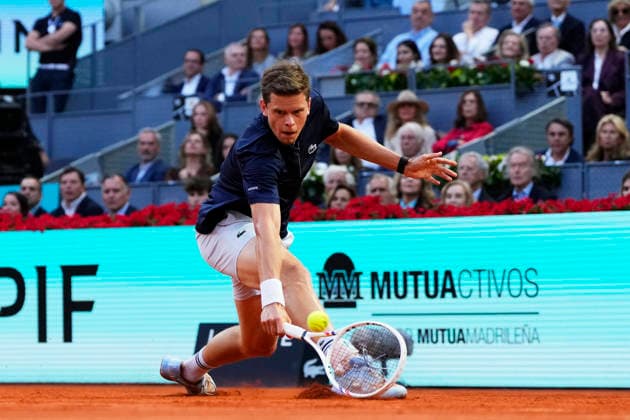 Mutua Madrid Open - Day Twelve Alexander Blockx of Belgium plays against Alexander Zverev of Germany during Men s Singles semi-final match on Day twelve of the Mutua Madrid Open 2026, ATP, Tennis Herren Masters 1000 and WTA, Tennis Damen 1000 tournament celebrates at La Caja Magica on May 1, 2026 in Madrid, Spain. Madrid Spain  Copyright: xJosexBretonx originalFilename:bretonhernandez-mutuamad260501_npvGb.jpg