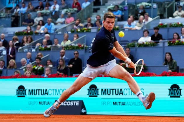 Mutua Madrid Open - Day Twelve Alexander Blockx of Belgium plays against Alexander Zverev of Germany during Men s Singles semi-final match on Day twelve of the Mutua Madrid Open 2026, ATP, Tennis Herren Masters 1000 and WTA, Tennis Damen 1000 tournament celebrates at La Caja Magica on May 1, 2026 in Madrid, Spain. Madrid Spain  Copyright: xJosexBretonx originalFilename:bretonhernandez-mutuamad260501_npmQ0.jpg