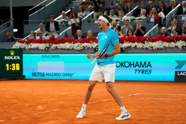 Mutua Madrid Open - Day Twelve Alexander Zverev of Germany celebrates the victory after winning against Alexander Blockx of Belgium during Men s Singles semi-final match on Day twelve of the Mutua Madrid Open 2026, ATP, Tennis Herren Masters 1000 and WTA, Tennis Damen 1000 tournament celebrates at La Caja Magica on May 1, 2026 in Madrid, Spain. Madrid Spain  Copyright: xJosexBretonx originalFilename:bretonhernandez-mutuamad260501_npVCZ.jpg