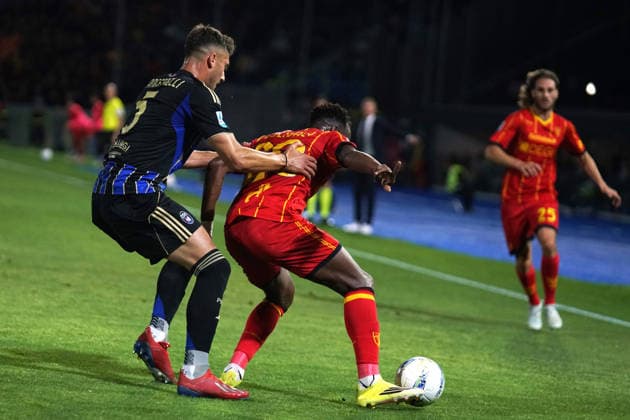 Pisa s Simone Canestrelli and Lecce s Lassana Coulibaly in action during the Serie A soccer match between Pisa and Lecce at the Cetilar Arena Romeo Anconetani Stadium in Pisa; Center West Italy;friday May 01 2026 ; Soccer  Copyright: xAlessandroxLaxRocca LaPressex