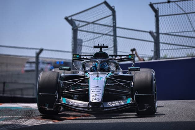 (63) George Russell (GBR) - Mercedes-AMG PETRONAS F1 Team - Mercedes W17 - Mercedes E Performance during the Formula 1 Crypto.com Miami Grand Prix 2026 at Miami International Autodrome in Miami Gardens, United States. Round 6 of the 2026 FIA Formula One World Championship, WM, Weltmeisterschaft held May 1-3, 2026. The Miami International Autodrome, located in the grounds of the Hard Rock Stadium, hosts the sixth round featuring the Sprint format. This event weekend features the F1 Sprint format, with a Sprint Shootout and Sprint Race in addition to the standard qualifying session and Grand Prix. Formula 1 Crypto.com Miami Grand Prix 2026 - Round 6 - Miami International Autodrome F1-2026-R06-MIA