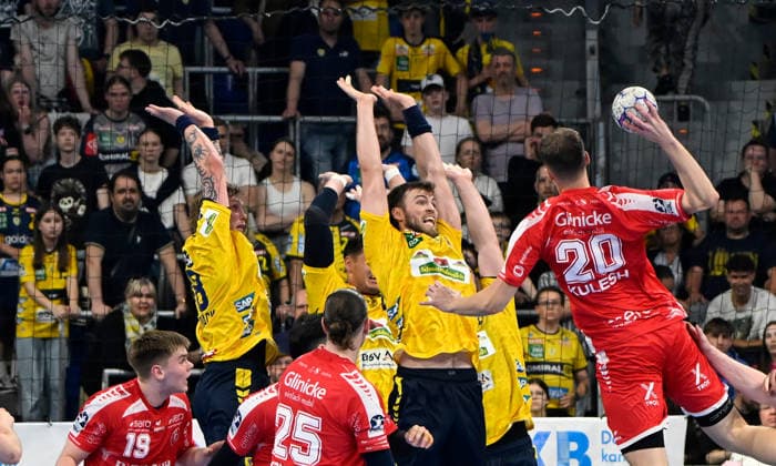 HBL Handball Bundesliga Season 2025 26 Mannheim SAP Arena 01 05 2026 Rhein Neckar Löwen rnl MT Melsungen mtm 30 22 Uladzislau KULESH mel , right, tries to overcome the RNL block, mi Steven Plucnar JACOBSEN Rhein Neckar Löwen HBL Handball Bundesliga