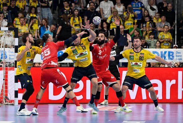 HBL Handball Bundesliga Season 2025 26 Mannheim SAP Arena 01 05 2026 Rhein Neckar Löwen rnl MT Melsungen mtm 30 22 V li Steven Plucnar JACOBSEN Rhein Neckar Löwen , Ole Forsell SCHEFVERT mel , Sebastian HEYMANN Rhein Neckar Löwen , Ruben MARCHAN mel , Jannik KOHLBACHER Rhein Neckar Löwen HBL Handball Bundesliga
