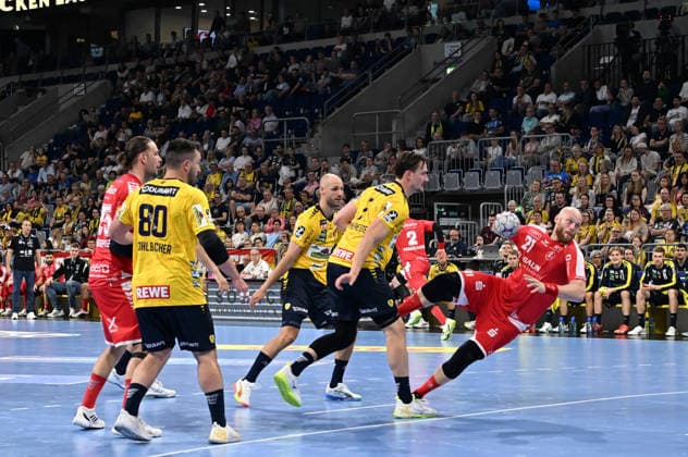HBL Handball Bundesliga season 2025 26 Mannheim SAP Arena 01 05 2026 Rhein Neckar Löwen rnl MT Melsungen mtm 30 22 Arnar ARNASSON mel , right, Robert TIMMERMEISTER Rhein Neckar Löwen , left HBL Handball Bundesliga