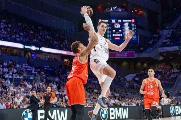 ESP Real Madrid v Hapoel IBI Tel Aviv Euroleague PlayOff Game 2 Mario Hezonja of Real Madrid during the Euroleague match, PlayOff Game 2, between Real Madrid and Hapoel IBI Tel Aviv played at Movistar Arena Stadium on May 1st 2026 in Madrid Spain Madrid Spain Basketball Copyright: xAlbaxPachecox xAgenciaxLOFx