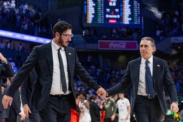 ESP Real Madrid v Hapoel IBI Tel Aviv Euroleague PlayOff Game 2 Sergio Scariolo and Isidoro Calin of Real Madrid during the Euroleague match, PlayOff Game 2, between Real Madrid and Hapoel IBI Tel Aviv played at Movistar Arena Stadium on May 1st 2026 in Madrid Spain Madrid Spain Basketball Copyright: xAlbaxPachecox xAgenciaxLOFx