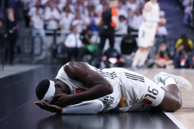 May 1, 2026, Madrid, Madrid, Spain: Usman Garuba of Real Madrid hurts during the Turkish Airlines EuroLeague 2025 26, Play Offs match 2 between Real Madrid and Hapoel IBI Tel Aviv at Movistar Arena on May 01, 2026 in Madrid, Spain. Madrid Spain - ZUMAa181 20260501_zaa_a181_404 Copyright: xDennisxAgyemanx