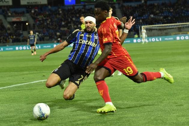 Mehdi Leris (Pisa) Lameck Banda (Lecce) during Pisa SC vs US Lecce, Italian soccer Serie A match in Pisa, Italy, May 01 2026  Copyright: xGabrielexMasotti IPAxSportx xipa-agency.netx xx IPA_74363659 IPA_Agency_IPA74363659