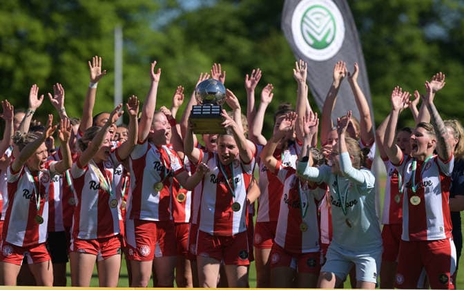 01 05 2026, xophax, Fussball Verband Mittelrhein Schaebens Pokal der Frauen Aggerstadion Troisdorf SC Fortuna Köln vs Vorwärts Spoho Winning team SC Fortuna Köln with Pokal Koeln