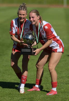 01 05 2026, xophax, Fussball Verband Mittelrhein Schaebens Pokal der Frauen Aggerstadion Troisdorf SC Fortuna Köln vs Vorwärts Spoho Winning team SC Fortuna Köln with trophy Marie Sophie Reiners, right and Annika Boden, right both Fortuna Köln Koeln