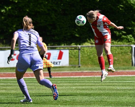 01 05 2026, xophax, Fussball Verband Mittelrhein Schaebens Pokal der Frauen Aggerstadion Troisdorf SC Fortuna Köln vs Vorwärts Spoho Svenja Stella , right SC Fortuna Köln scores the 1 to 0 for Fortuna Links Leonore Gruber Vorwärts Spoho Koeln