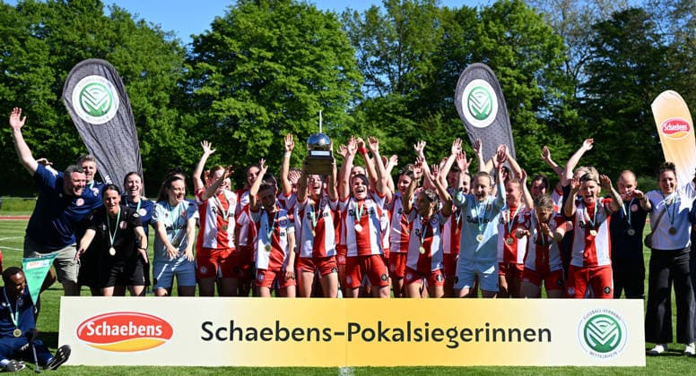 01 05 2026, xophax, Fussball Verband Mittelrhein Schaebens Pokal der Frauen Aggerstadion Troisdorf SC Fortuna Köln vs Vorwärts Spoho winner team of Fortuna Köln with the cup Koeln