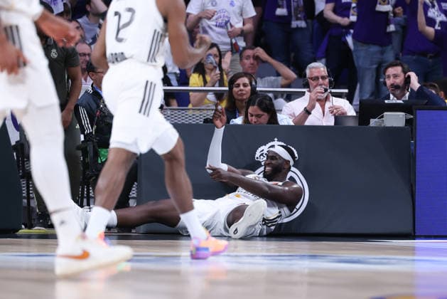 May 1, 2026, Madrid, Madrid, Spain: Usman Garuba of Real Madrid celebrates the point during the Turkish Airlines EuroLeague 2025 26, Play Offs match 2 between Real Madrid and Hapoel IBI Tel Aviv at Movistar Arena on May 01, 2026 in Madrid, Spain. Madrid Spain - ZUMAa181 20260501_zaa_a181_428 Copyright: xDennisxAgyemanx