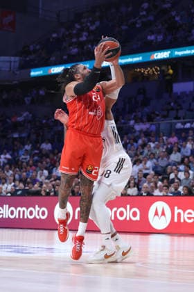May 1, 2026, Madrid, Madrid, Spain: Ish Wainright of Hapoel IBI Tel Aviv and Chuma Okeke of Real Madrid compete for the ball during the Turkish Airlines EuroLeague 2025 26, Play Offs match 2 between Real Madrid and Hapoel IBI Tel Aviv at Movistar Arena on May 01, 2026 in Madrid, Spain. Madrid Spain - ZUMAa181 20260501_zaa_a181_422 Copyright: xDennisxAgyemanx