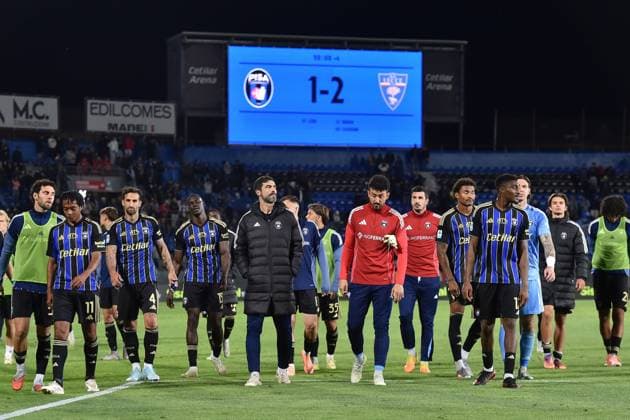 Players of Pisa disappointment at the end of the match during Pisa SC vs US Lecce, Italian soccer Serie A match in Pisa, Italy, May 01 2026  Copyright: xGabrielexMasotti IPAxSportx xipa-agency.netx xx IPA_74363957 IPA_Agency_IPA74363957