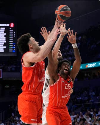 Real Madrid s Alex Len (b) and Hapoel Ibi Tel Aviv s Elijah Bryant (l) and Dan Oturu during Euroleague Play-offs Game 2 match. May 1, 2026. (20260501579)