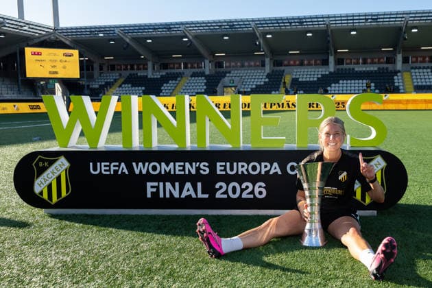 260501 Physiotherapist Mikaela Johansson celebrate with the trophy after the UEFA Women s Europa Cup final between Häcken and Hammarby on May 1, 2026 in Göteborg Photo Michael Erichsen BILDBYRAN COP 89 DS0574 bbeng dam europa cup football fotball fotboll hammarby häcken soccer uefa womens europa cup jubel  Copyright: MICHAELxERICHSEN BB260501MI199