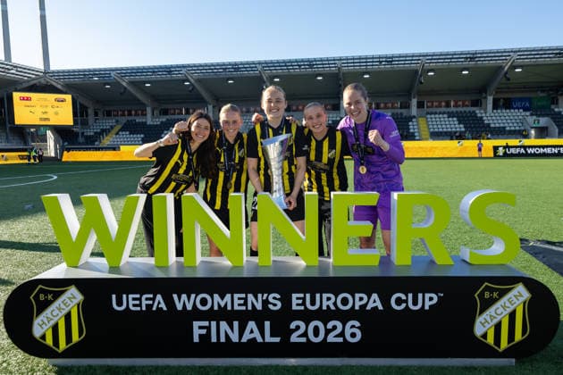 260501 Helena Sampaio, Pernille Sanvig, Paulina Nyström, Johanna Fossdalsa Sorensen and goalkeeper Fanney Inga Birkisdottir celebrate with the trophy after the UEFA Women s Europa Cup final between Häcken and Hammarby on May 1, 2026 in Göteborg Photo Michael Erichsen BILDBYRAN COP 89 DS0574 bbeng dam europa cup football fotball fotboll hammarby häcken soccer uefa womens europa cup jubel  Copyright: MICHAELxERICHSEN BB260501MI210