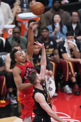 May 1, 2026, Toronto, On, Canada: Toronto Raptors Scottie Barnes (4) take shot over Cleveland Cavaliers Cleveland Cavaliers Dean Wade (32) during first half NBA, Basketball Herren, USA playoff basketball action in Toronto on Friday, May 1, 2026. Canada News - May 1, 2026  - ZUMAc35_ 20260501_zaf_c35_157 Copyright: xNathanxDenettex