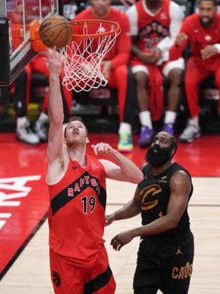 May 1, 2026, Toronto, On, Canada: Toronto Raptors Jakob Poeltl (19) scores against Cleveland Cavaliers James Harden (1) during second half NBA, Basketball Herren, USA playoff basketball action in Toronto on Friday, May 1, 2026. Canada News - May 1, 2026  - ZUMAc35_ 20260501_zaf_c35_162 Copyright: xNathanxDenettex