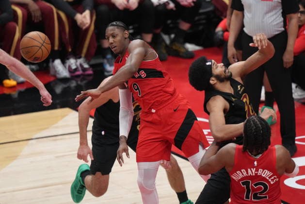 May 1, 2026, Toronto, On, Canada: Toronto Raptors RJ Barrett (9) blocks the ball from Cleveland Cavaliers Jarrett Allen (31) during second half NBA, Basketball Herren, USA playoff basketball action in Toronto on Friday, May 1, 2026. Canada News - May 1, 2026  - ZUMAc35_ 20260501_zaf_c35_163 Copyright: xNathanxDenettex