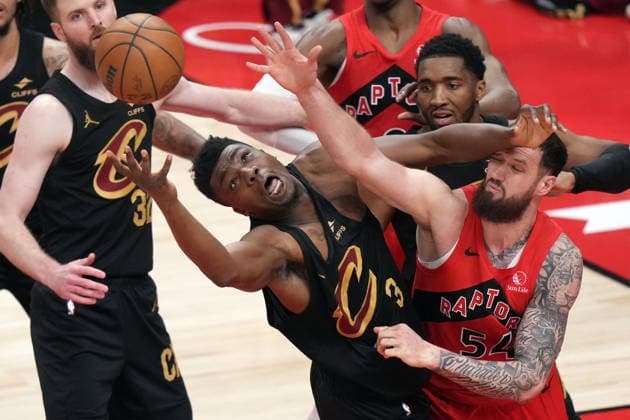 May 1, 2026, Toronto, On, Canada: Cleveland Cavaliers Thomas Bryant (3) and Toronto Raptors Sandro Mamukelashvili (54) battle for the rebound during second half NBA, Basketball Herren, USA playoff basketball action in Toronto on Friday, May 1, 2026. Canada News - May 1, 2026  - ZUMAc35_ 20260501_zaf_c35_167 Copyright: xNathanxDenettex
