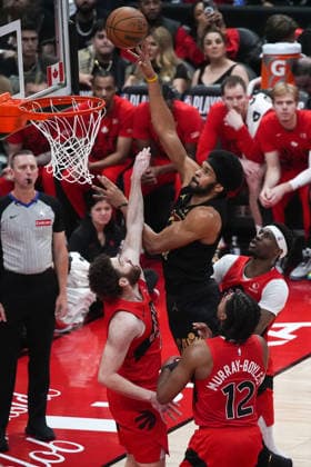 Toronto Raptors v Cleveland Cavaliers - NBA, Basketball Herren, USA Playoffs TORONTO, CANADA - MAY 1 : Jarrett Allen (31) of Cleveland Cavaliers in action during the Game Six of the Eastern Conference First Round NBA Playoffs between Cleveland Cavaliers and Toronto Raptors at the Scotiabank Arena on May 1, 2026 in Toronto, Ontario, Canada. Mert Alper Dervis Anadolu Ontario Canada. Editorial use only. Please get in touch for any other usage.  Copyright: x2026xAnadoluxMertxAlperxDervisx