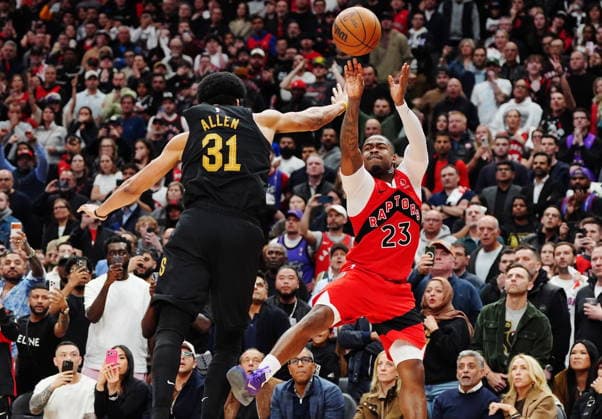 May 1, 2026, Toronto, On, Canada: Toronto Raptors Jamal Shead (23) shoots as Cleveland Cavaliers Jarrett Allen (31) defends during the final seconds of second half NBA, Basketball Herren, USA playoff basketball action in Toronto on Friday, May 1, 2026. Canada News - May 1, 2026  - ZUMAc35_ 20260501_zaf_c35_180 Copyright: xFrankxGunnx