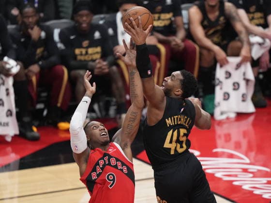 May 1, 2026, Toronto, On, Canada: Raptors swingman RJ Barrett (9) and Cleveland Cavaliers guard Donovan Mitchell (45) battle for the ball during NBA, Basketball Herren, USA playoff basketball action in Toronto on May 1, 2026. Canada News - May 1, 2026  - ZUMAc35_ 20260501_zaf_c35_187 Copyright: xNathanxDenettex