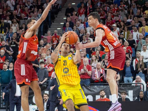 Bayerns 11 Vladimir LUCIC holds Berlins 21 RATAJ Basketball Bayern Berlin 85 79 Bundesliga, FC Bayern Basketball ALBA Berlin, 27 Matchday, Season 2025 2026, 1 05 2026, in Munich, S A P G A R D E N, Germany Source Copyright Credit Oryk HAIST xBASKETBALL-BAYERN-BERLINx