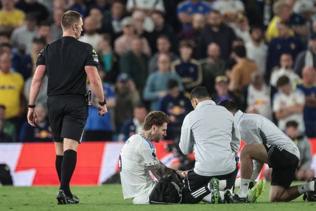 Premier League: Leeds United v Burnley Joe Rodon of Leeds United receives treatment during the Premier League match Leeds United vs Burnley at Elland Road, Leeds, United Kingdom on 01 May 2026 (Photo by Mark Cosgrove News Images) Leeds Elland Road West Yorkshire United Kingdom Copyright: xMarkxCosgrove NewsxImagesx