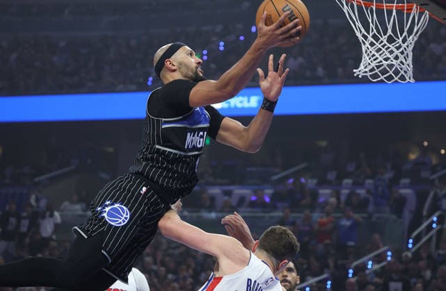 May 1, 2026, Orlando, Fl - Florida, USA: The Orlando Magic s Jalen Suggs scores over the Detroit Pistons Duncan Robinson during the first half in Game 6 of a first-round playoff series at the Kia Center on Friday, May 1, 2026, in Orlando, Florida. Sports News - May 1, 2026  - ZUMAm67_ 20260501_zaf_m67_012 Copyright: xStephenxM.xDowellx