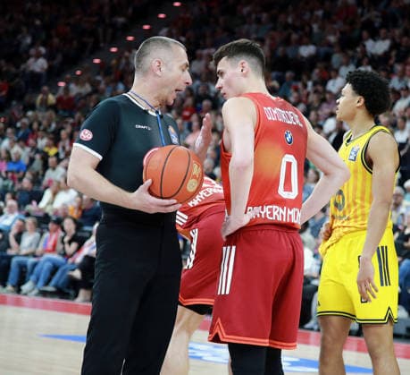 Referee in conversation with Neno DIMITRIJEVIC Muenchen , Basketball,easy Credit Bundesliga, FC Bayern München vs Alba Berlin, , 01 05 26, SAP Garden, Muenchen, Copyright: WolfgangxFehrmann