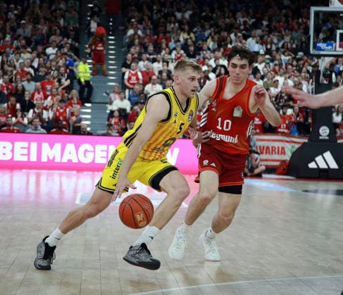 from left Sam GRIESEL Berlin , Justinian JESSUP Muenchen , Basketball,easy Credit Bundesliga, FC Bayern München vs Alba Berlin, , 01 05 26, SAP Garden, Muenchen, Copyright: WolfgangxFehrmann