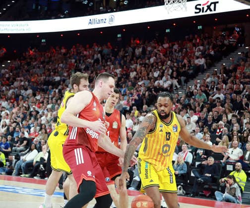 from left front M nchen , JWan ROBERTS Berlin , Basketball,easy Credit Bundesliga, FC Bayern München vs Alba Berlin, , 01 05 26, SAP Garden, Muenchen, Copyright: WolfgangxFehrmann