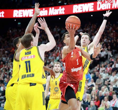 from left Moses WOOD Berlin , Oscar da SILVA Muenchen , Justin BEAN Berlin Basketball,easy Credit Bundesliga, FC Bayern München vs Alba Berlin, , 01 05 26, SAP Garden, Muenchen, Copyright: WolfgangxFehrmann