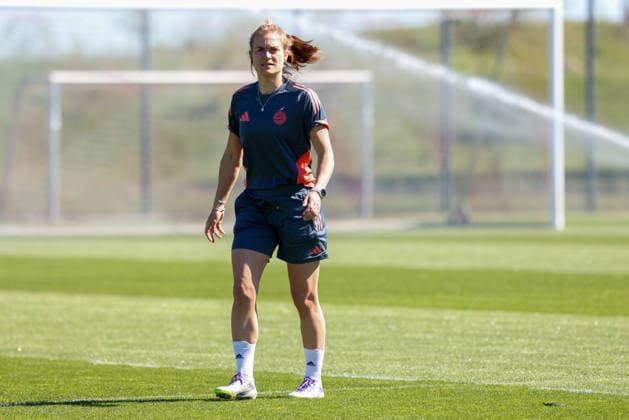 Clara Schoene FC Bayern Muenchen, Co Trainer , Freisteller, GER, Official final training FC Bayern Muenchen, Football, UEFA Womens Champions League, Semi-final, second leg, 2025 2026 season, 02 05 2026, GER, Official final training FC Bayern Muenchen, Football, UEFA Womens Champions League, Semi-final, second leg, 2025 2026 season, 02 05 2026 Muenchen Copyright: xEibner-Pressefoto JennixMaulx EP_JML