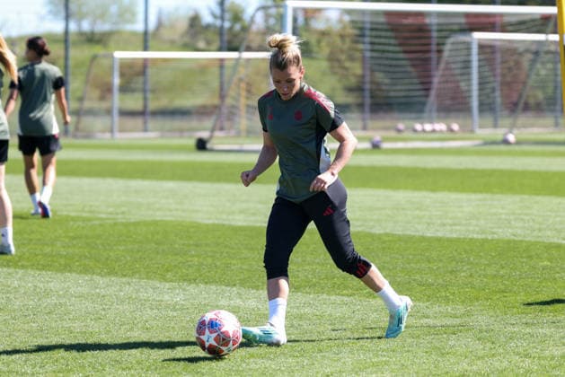 Linda Dallmann FC Bayern Muenchen, 10 with ball, GER, Official final training FC Bayern Muenchen, Football, UEFA Womens Champions League, semi-final, second leg, 2025 2026 season, 02 05 2026, GER, Official final training FC Bayern Muenchen, Football, UEFA Womens Champions League, semi-final, second leg, 2025 2026 season, 02 05 2026 Muenchen Copyright: xEibner-Pressefoto JennixMaulx EP_JML