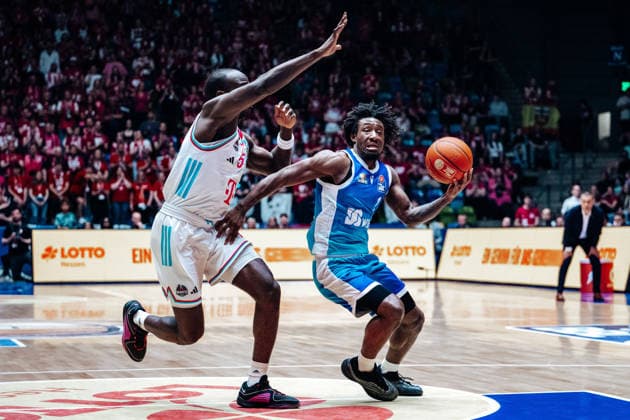 Tylan Birts Telekom Baskets Bonn, 05 , Isaiah Swope Skyliners Frankfurt, 01 GER, Skyliners Frankfurt vs Telekom Baskets Bonn easyCredit BBL, Bundesliga, Matchday 32, Season 2025 2026 01 05 2026 Eibner Pressefoto Attila Ziga GER, Skyliners Frankfurt vs Telekom Baskets Bonn easyCredit BBL, Bundesliga, Matchday 32, Season 2025 2026 01 05 2026 Frankfurt am Main Copyright: xEibner-Pressefotox EP_AZA